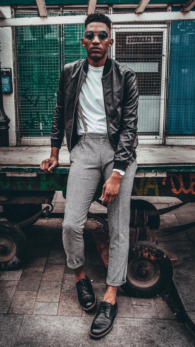 grey cropped pants